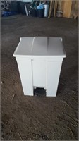Rubbermaid Garbage Container
