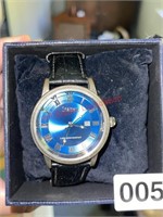 Staur Wrist watch looks new in box (Living Room)