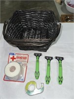 BASKET WITH TAPE AND RAZORS