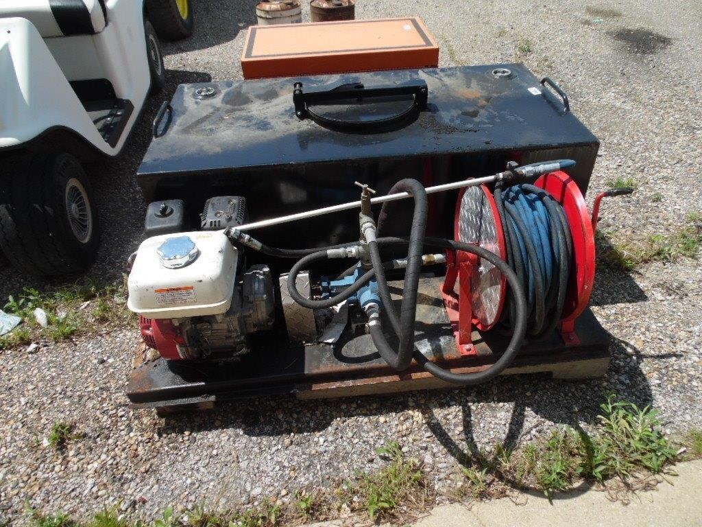 BLACKTOP OR ROOF SEALER UNIT WITH HONDA ENGINE