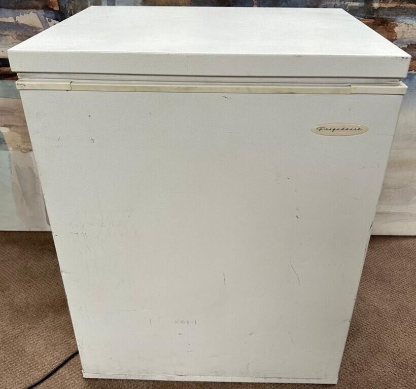 11 - FRIGIDAIRE CHEST FREEZER