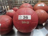 2 x  F45 9kg Medicine Balls