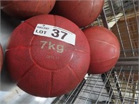 2 x F45 7Kg Medicine Balls