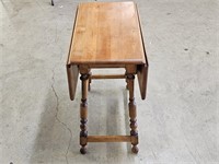 Antique Maple Drop Leaf Gate Leg End Table