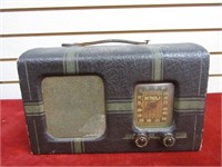 Antique DETROLA tube radio.