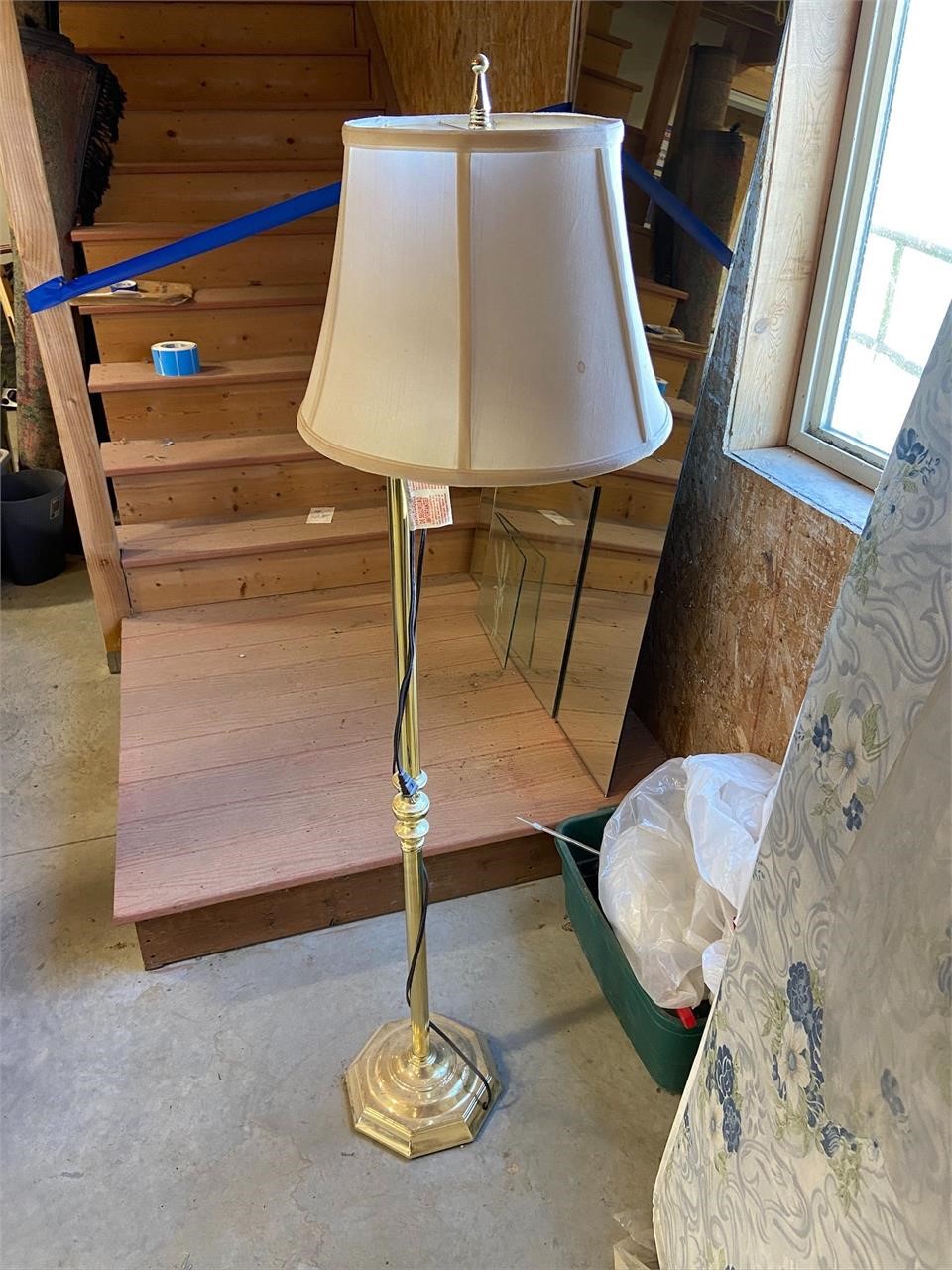 FLOOR LAMP WITH SHADE