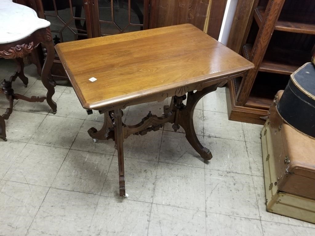 WALNUT VICT RECTANGULAR PARLOR TABLE