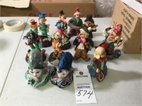 Clown figurines (11)