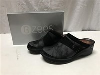 NEW Bzees Dolce Gray Clog 6032