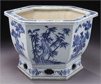 Chinese Qing porcelain blue and white jardiniere