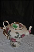 Tea pot and cup/stand