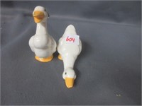 ducks figurines .