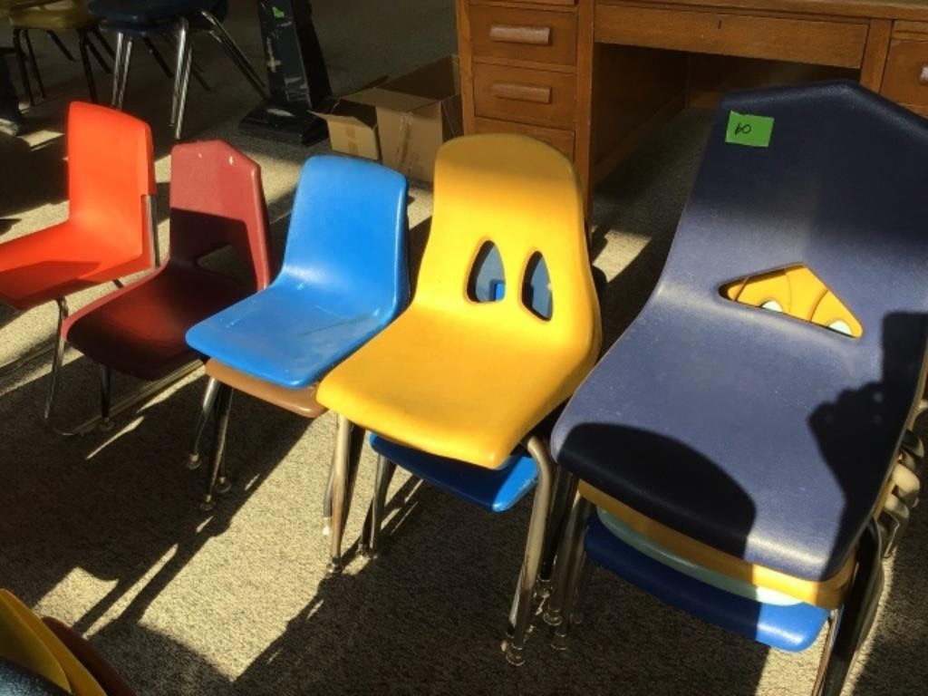 12 kids plastic chairs