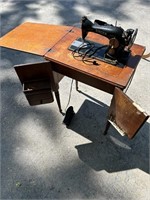 Vintage Singer Sewing Machine c1924