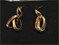 Lovely Gold Dangling Oval Earrings