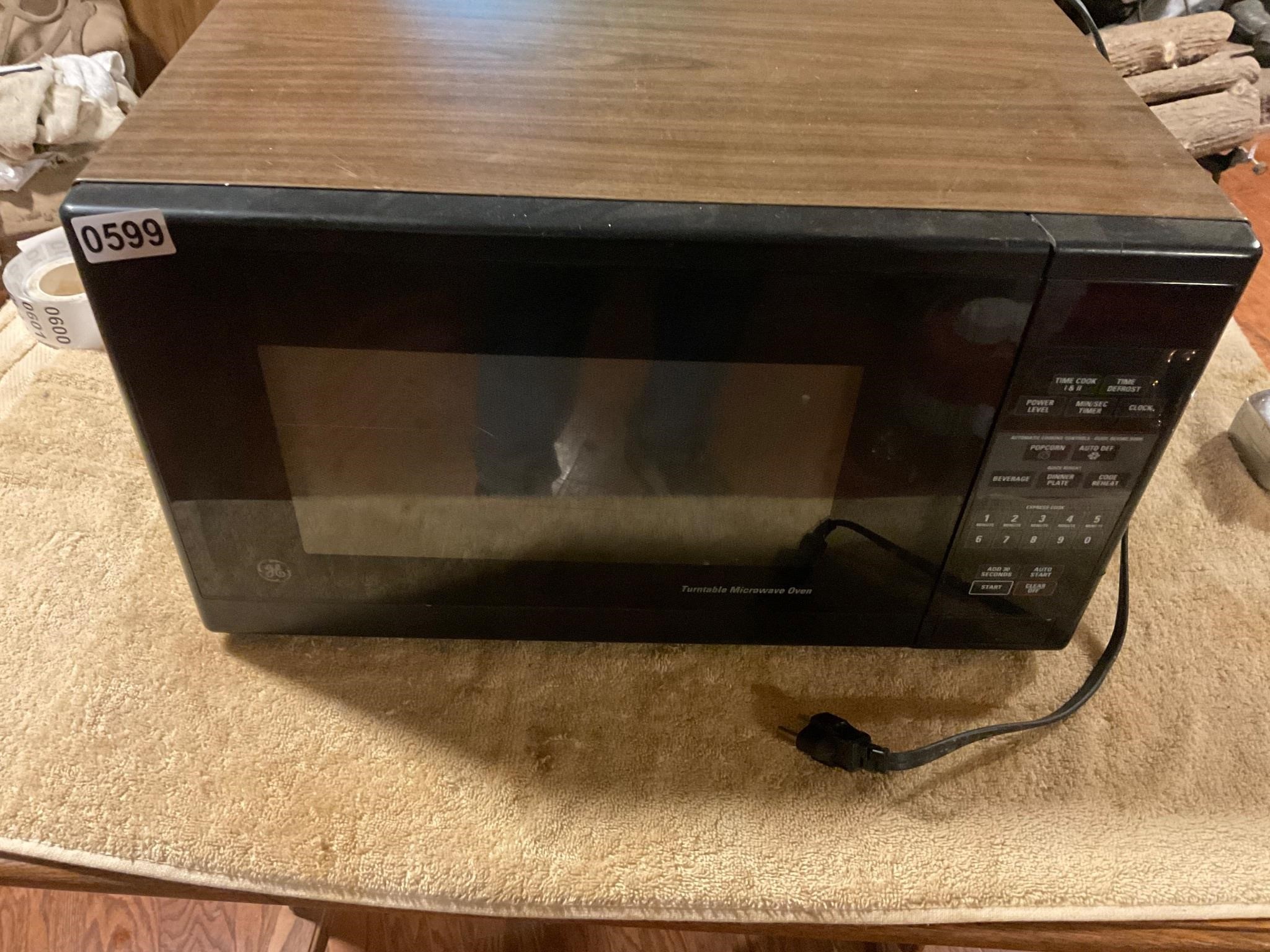 GE Microwave- Clean and working