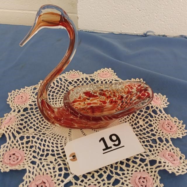 Glass Swan - About 6.5 inch bowl