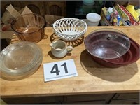 (4) Pyrex pie plates and bowls