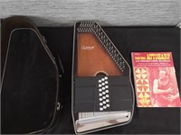 Oscar Schmidt Autoharp w/ Hard Shell Case