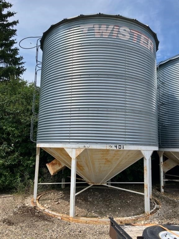 OFFSITE*Twister 1850bu hopper bin ,