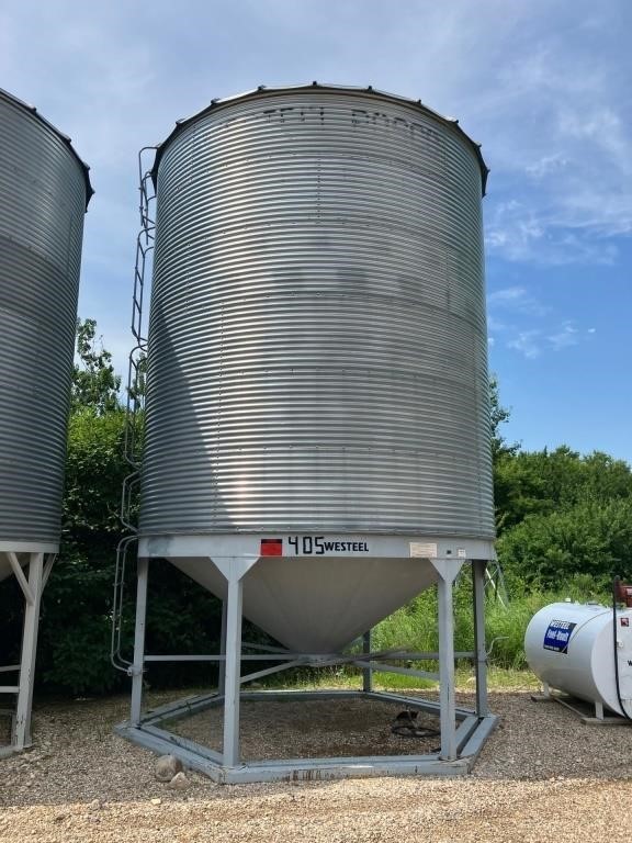 OFFSITE* 2300bu Westeel Hopper Bin, Remote opener,