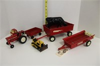 International Die Cast Tractor W/ 3 Wagons