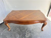 Large mission style coffee table 56“ x 36“ x