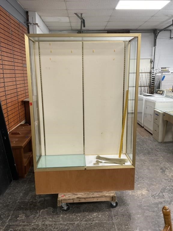 Display Case Has 4 Glass Shelves & Glass Doors