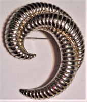 Vtg Curved Swirl Pin Brooch