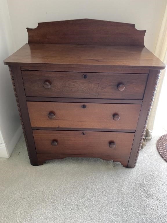 Walnut chest of drawers