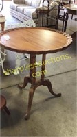 Round parlor table