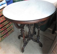 MARBLE TOP MAHOGANY PARLOR TABLE ON CASTERS 25:W
