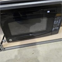 Nice Full Size Black GE Microwave