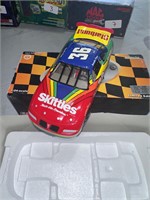 1998 Hasbro NASCAR #24 Jeff Gordon 1:24 DuPont