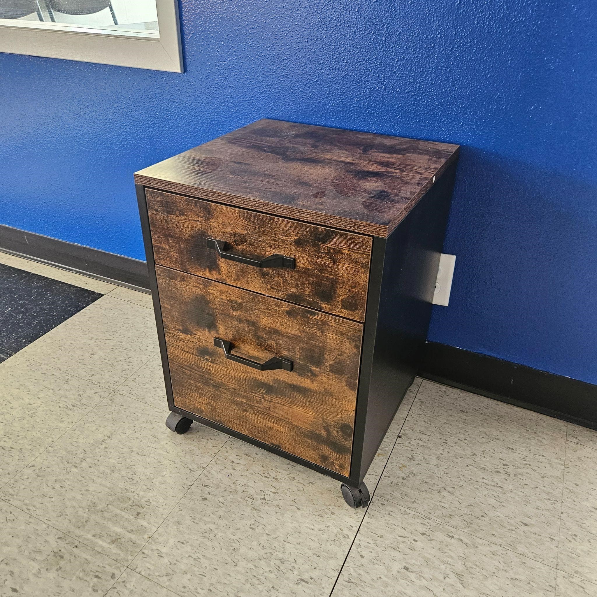 File cabinet - brown 2 drawer