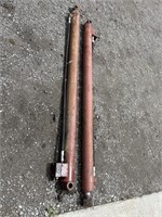 2 hydraulic cylinders