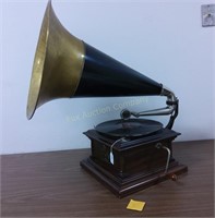 Victor Talking Machine w/ Horn-Type VI  IV 32970