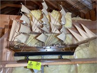 WOODEN MODEL SHIP FRAGATA SIGLO XVIII