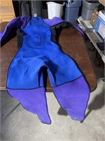 MEDUIM WET SUIT