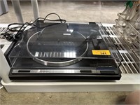 PIONEER PL660 RECORD PLAYER / TURNTABLE