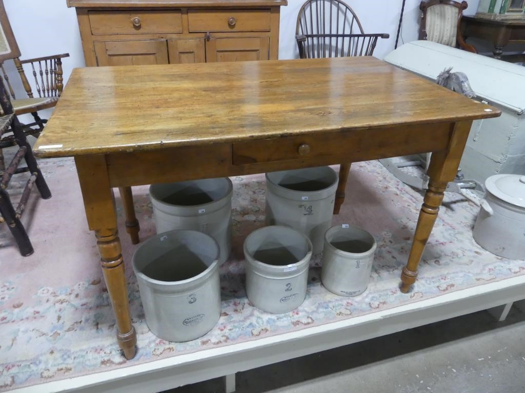 ANTIQUE WOODEN WORK TABLE