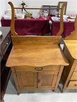 ANTIQUE WASH STAND WITH THE TOWEL RACK