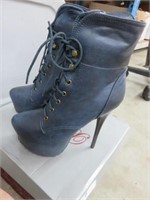 SIZE 6 NAVY BOOTS
