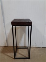 Pedestal Stable w/Wooden Top 15"x15" and 36" tall