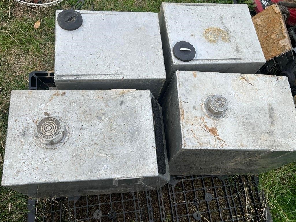 4 alloy fuel tanks 2x 30x45x39