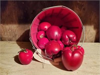 Small bushel basket, apples