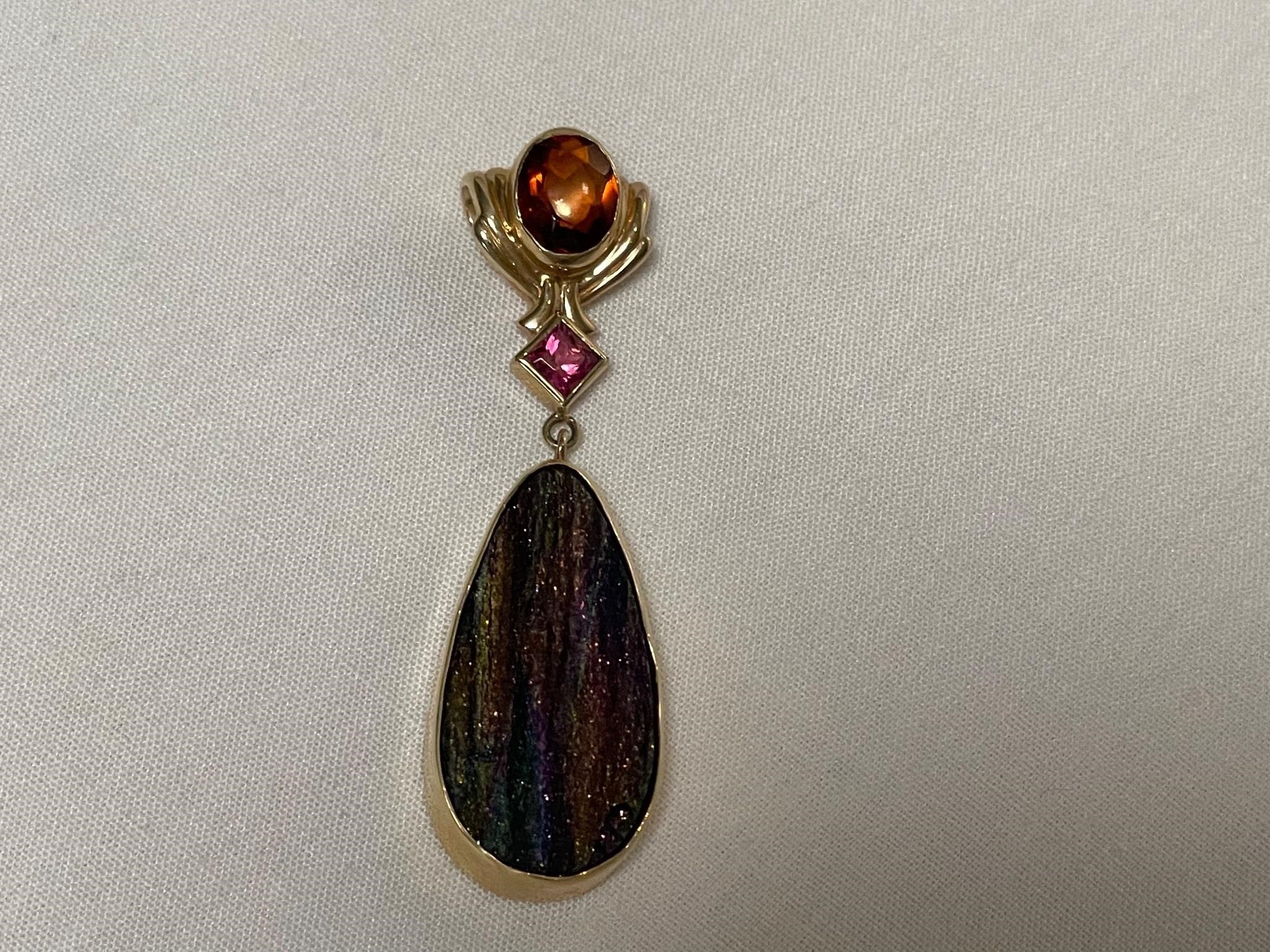 Custom pendant w/ 14 kt yellow Gold