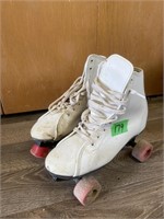 Ladies Size 5 Roller skates