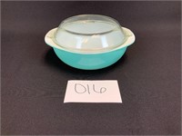Pyrex Turquoise 2 quart cover dish with lid