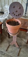 Metal flower pot stand